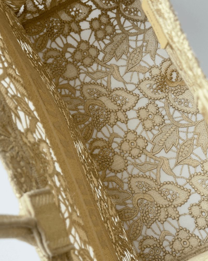 Dior Signature Book Large 2023