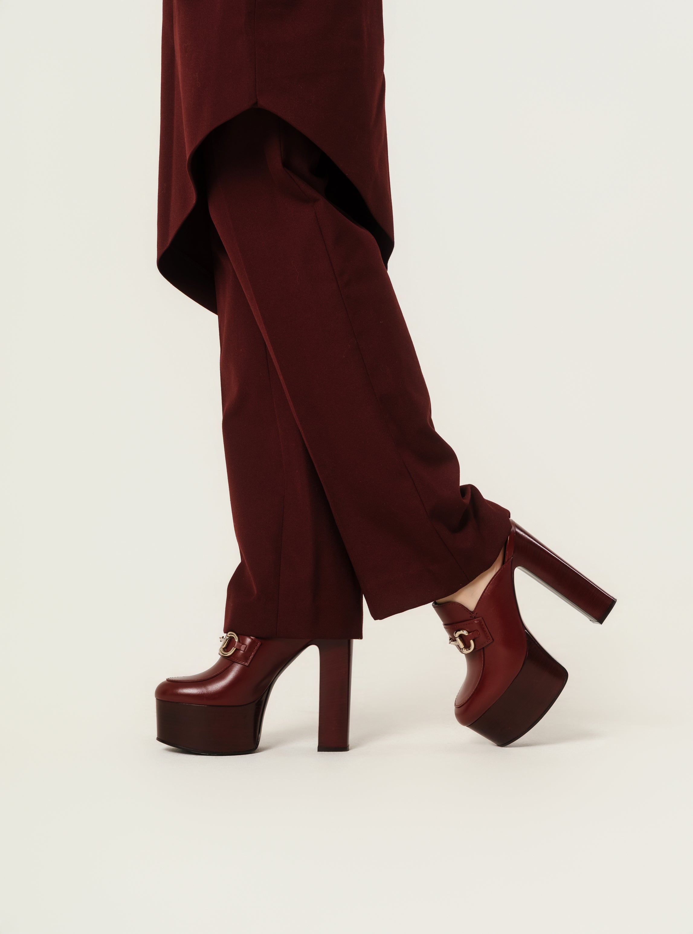 Gucci Womens Plataform Mule With Horsebit in Rosso Ancora Leather Size 36/5